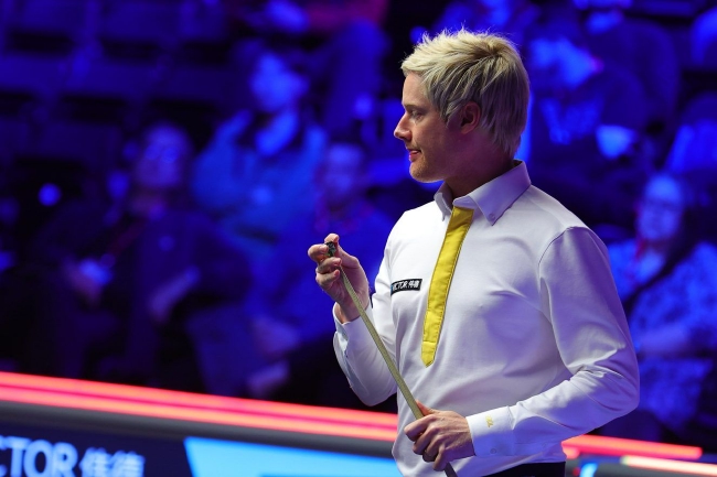 掩饰自己对 掩饰自己对