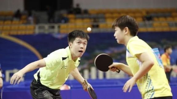 他需要冰敷 他需要冰敷